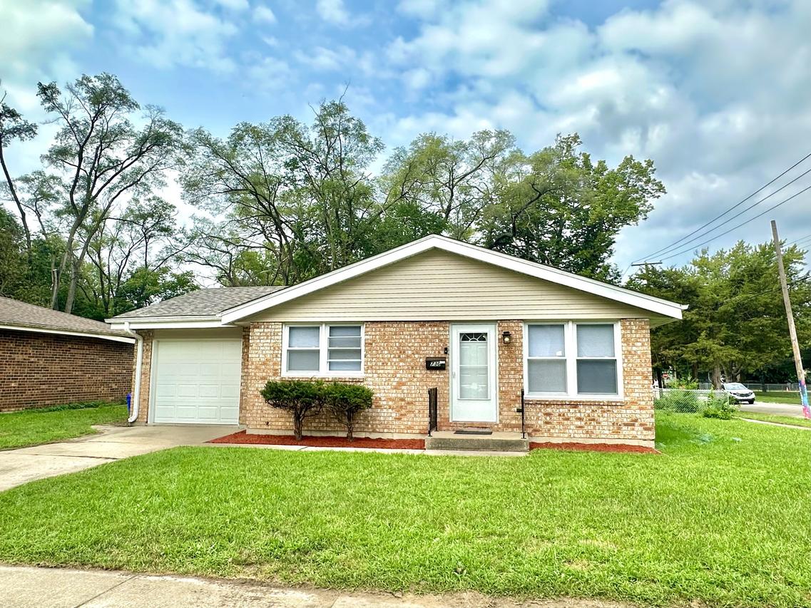 730 Woodlawn Ave., Rockford, IL 61103