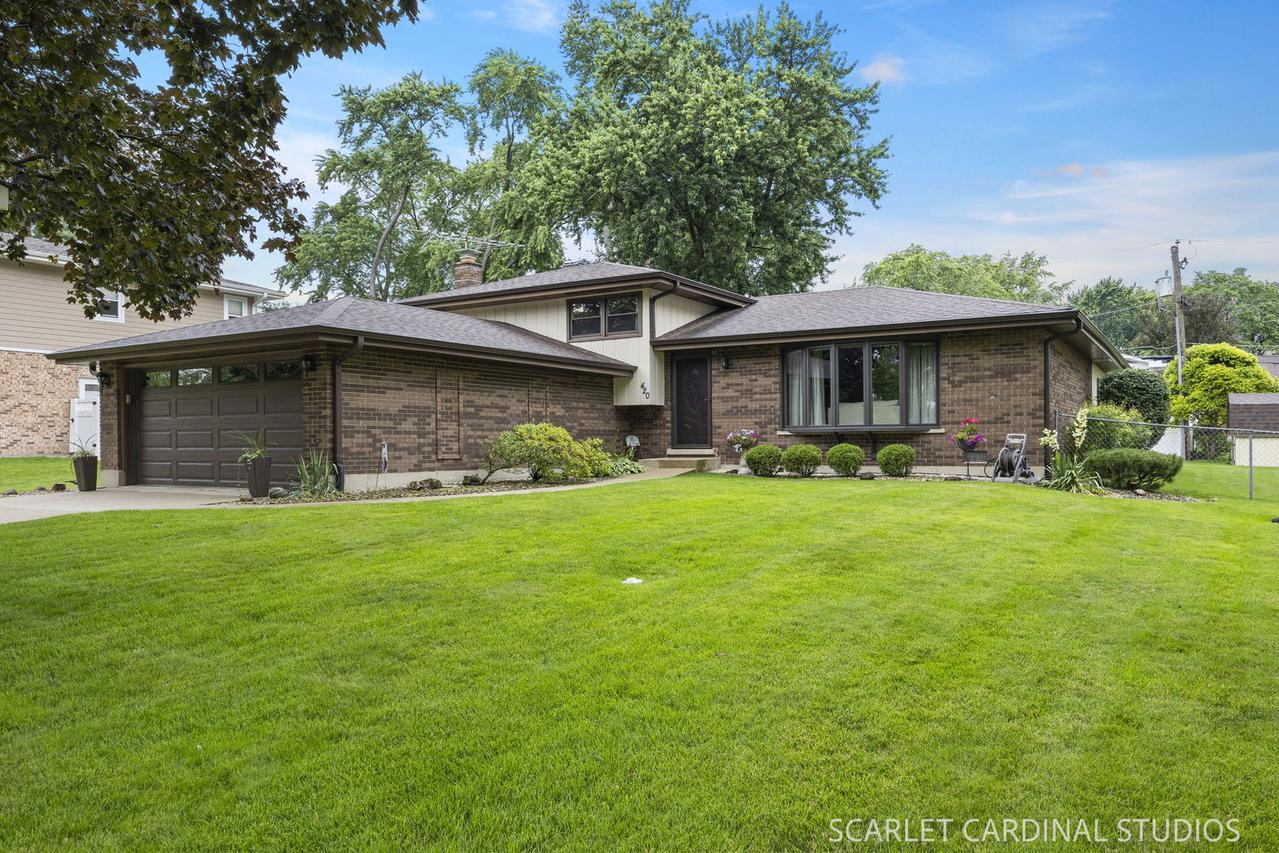 420 Pierce Ave., Roselle, IL 60172
