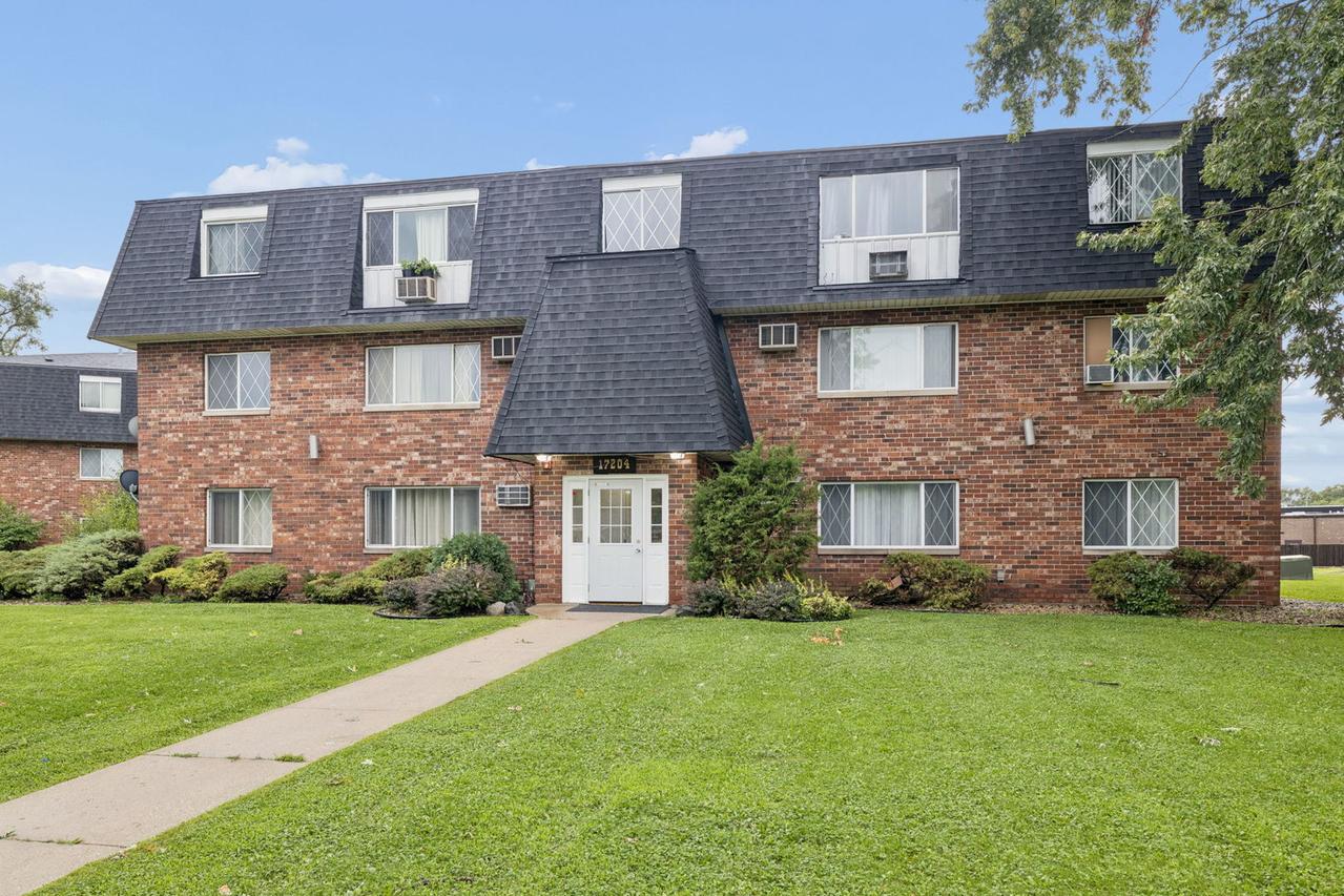 17204 71st Ave. #4, Tinley Park, IL 60477