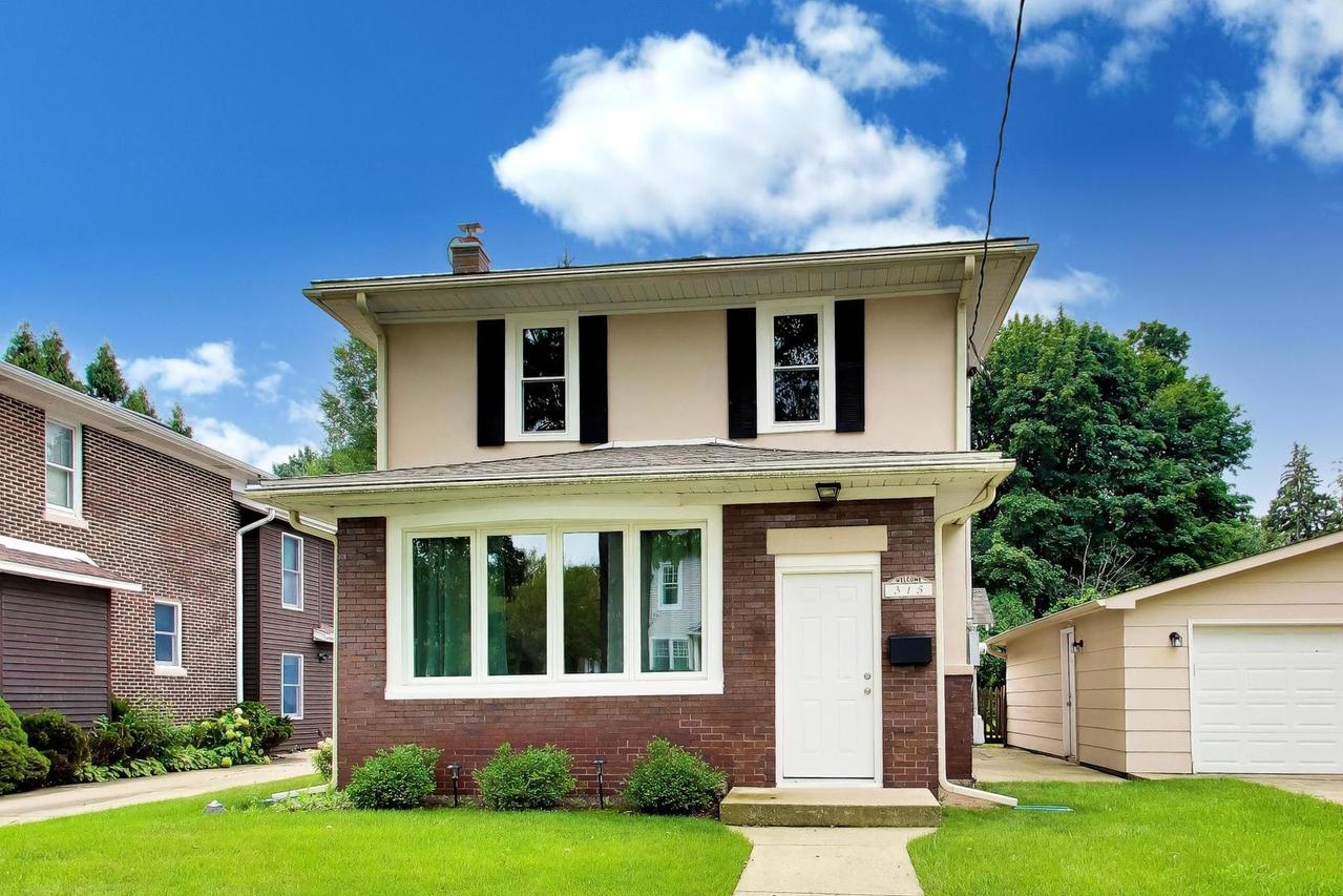 315 Douglas Ave., Waukegan, IL 60085