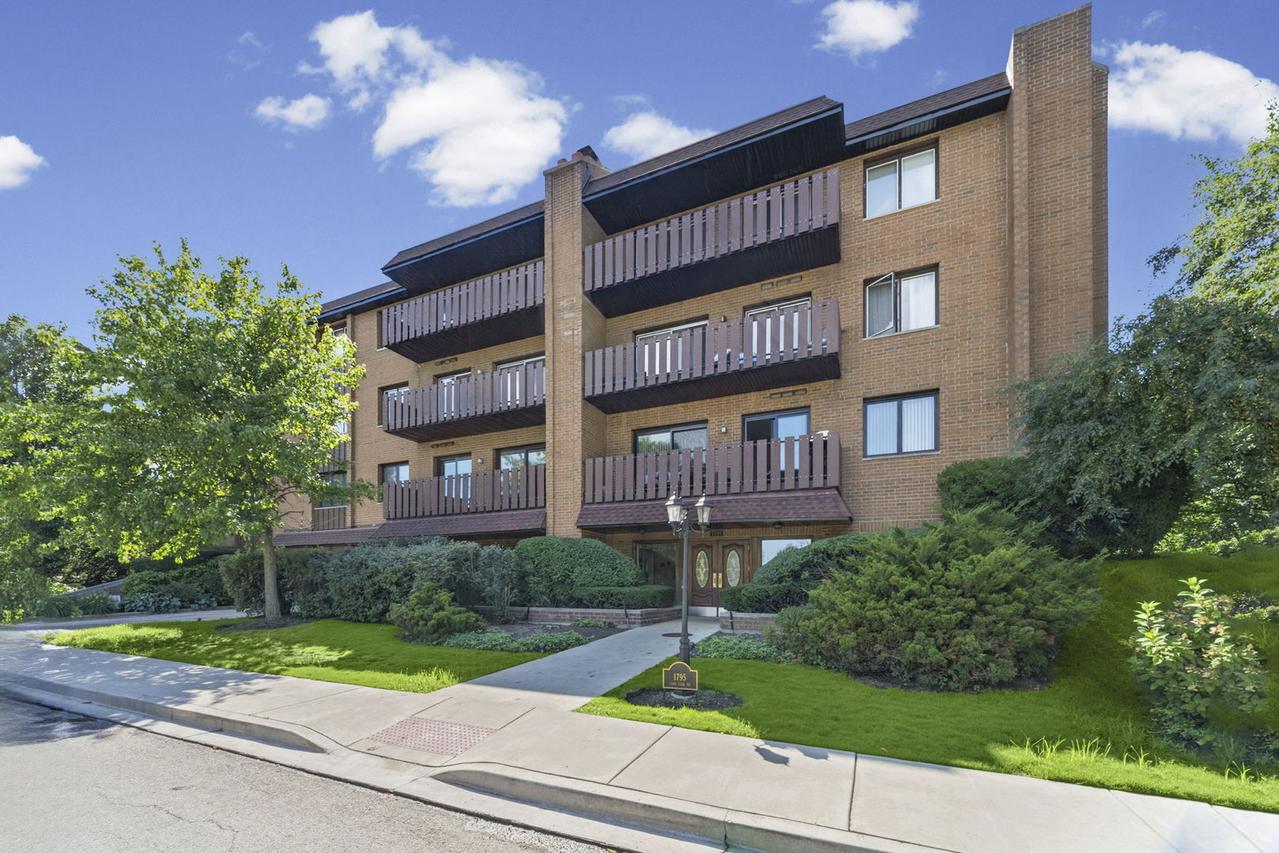 1795 Lake Cook Rd. #110, Highland Park, IL 60035