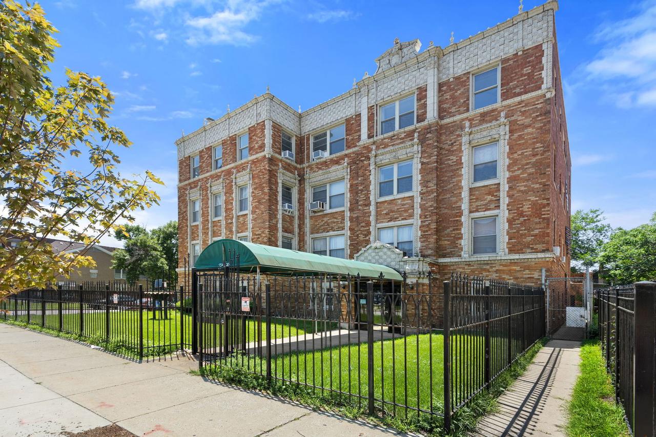 7370 S South Shore Dr. #3W, Chicago, IL 60649