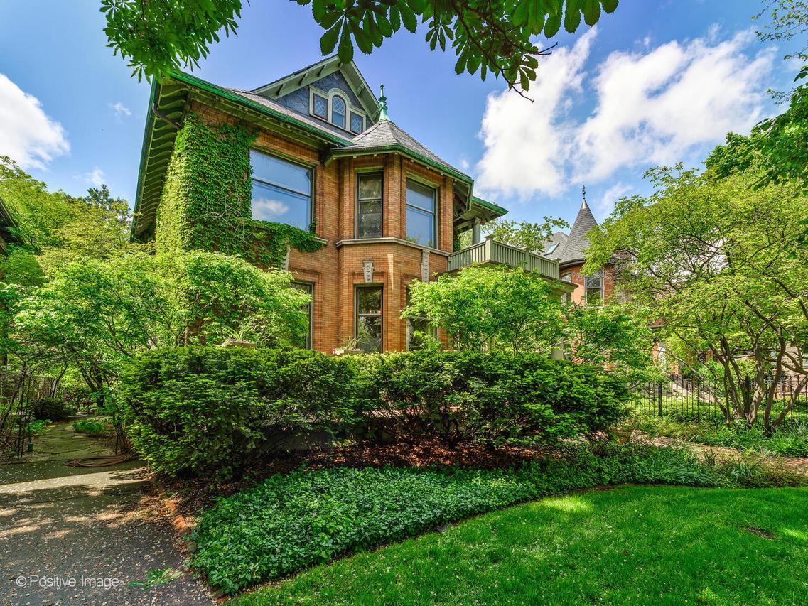 2330 N Kedzie Blvd., Chicago, IL 60647
