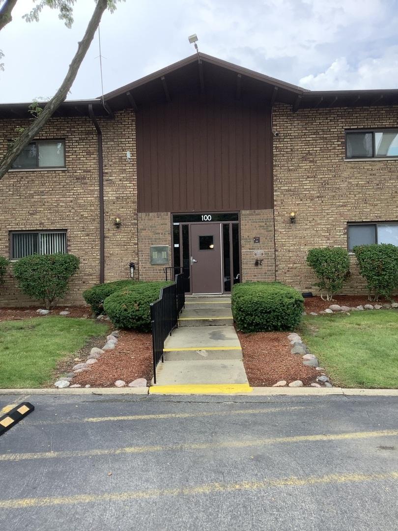 100 Willow Ln. #B216, Willow Springs, IL 60480