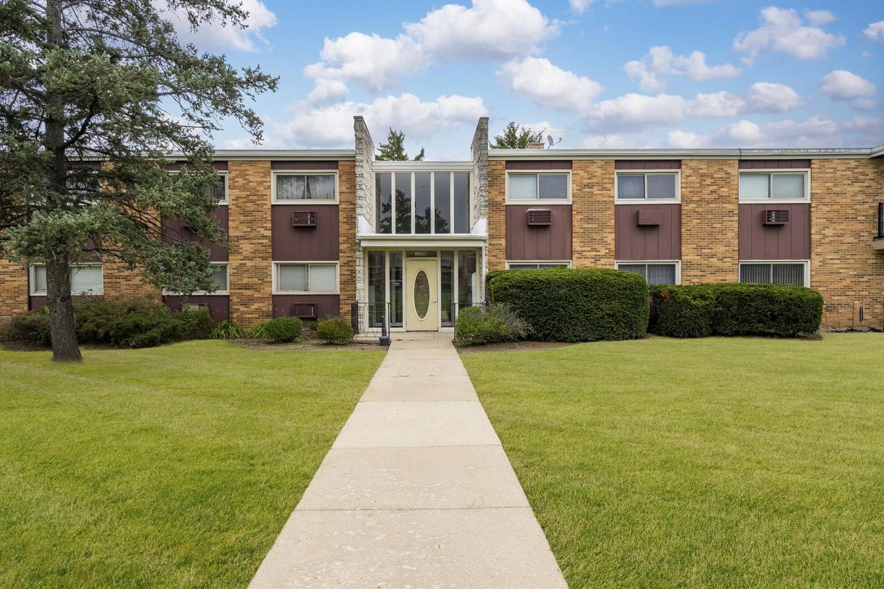 1320 Lore Ln. #108, Lombard, IL 60148