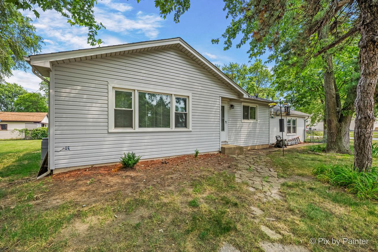 8425 Central Ave., Burbank, IL 60459