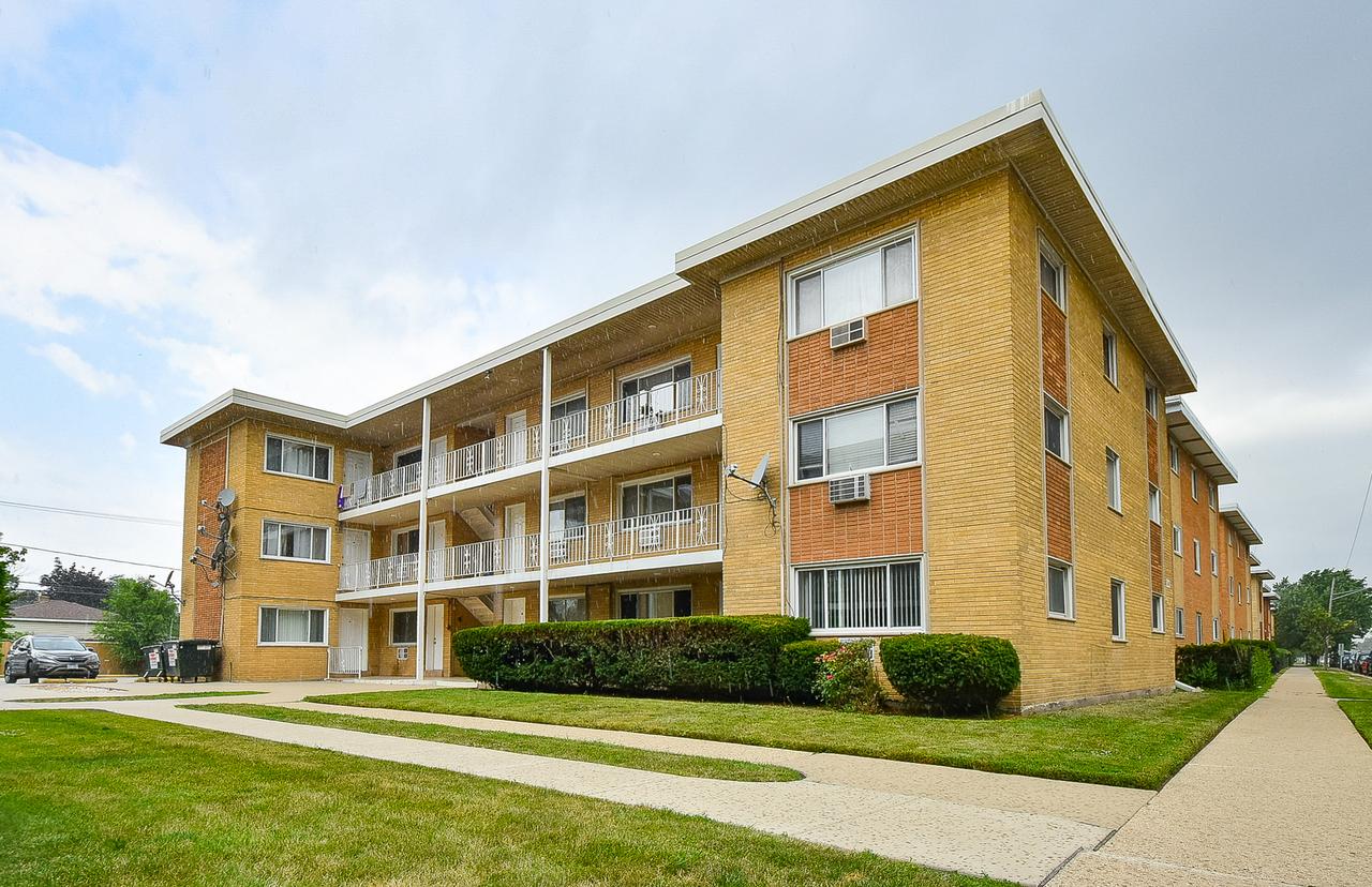 4600 River Rd. #C2, Schiller Park, IL 60176