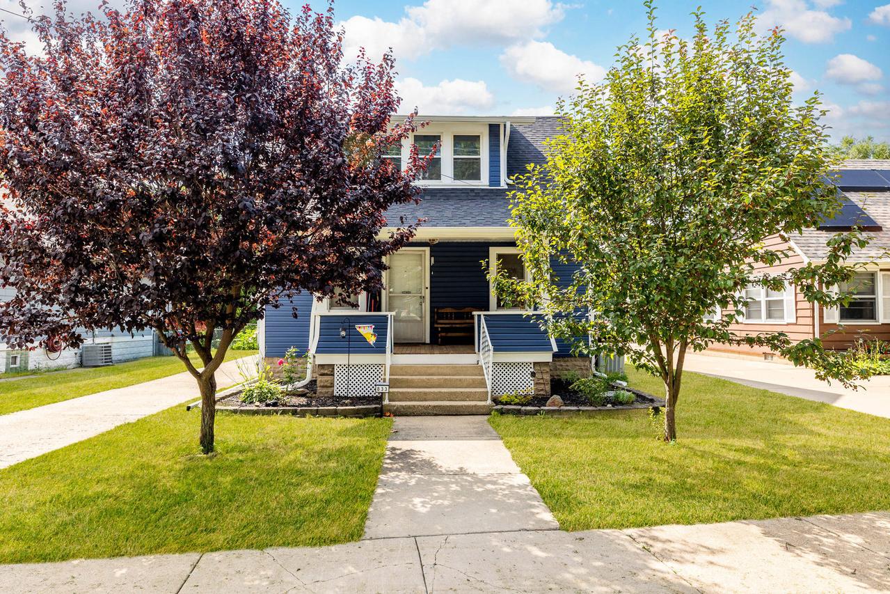 833 Douglas Ave., Aurora, IL 60505