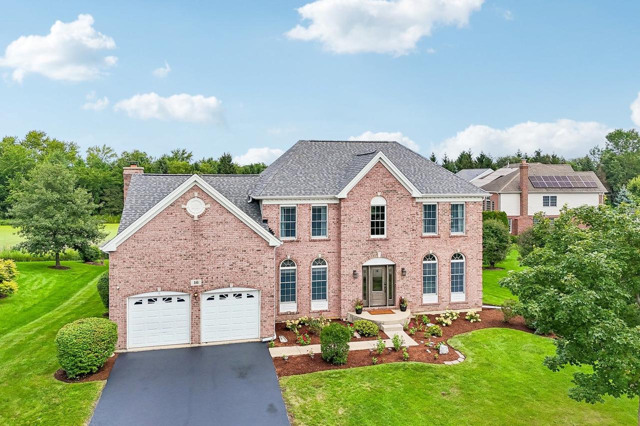16 Eagle Ridge Dr., Hawthorn Woods, IL 60047