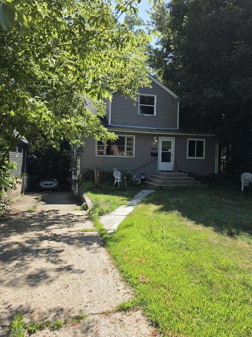 1307 Eastview Dr., Waukegan, IL 60085