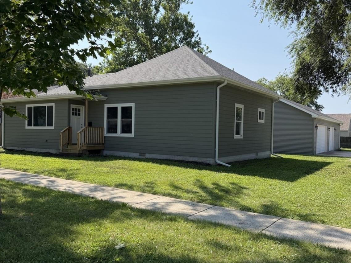 402 E 2nd St., Gilman, IL 60938