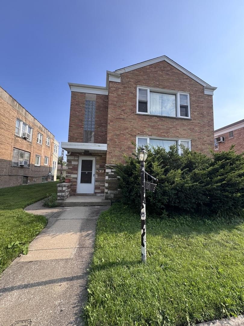10309 Chaucer St., Westchester, IL 60154