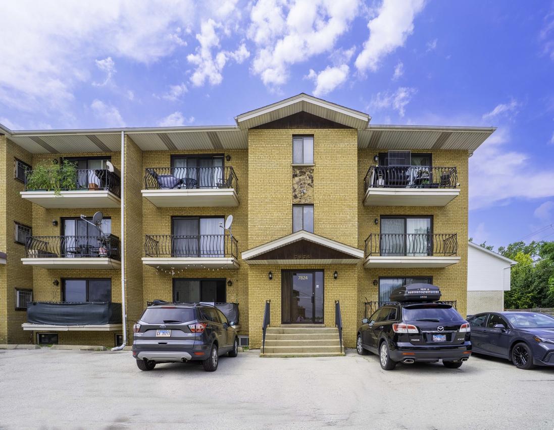 7824 W 87th Pl. #1D, Bridgeview, IL 60455