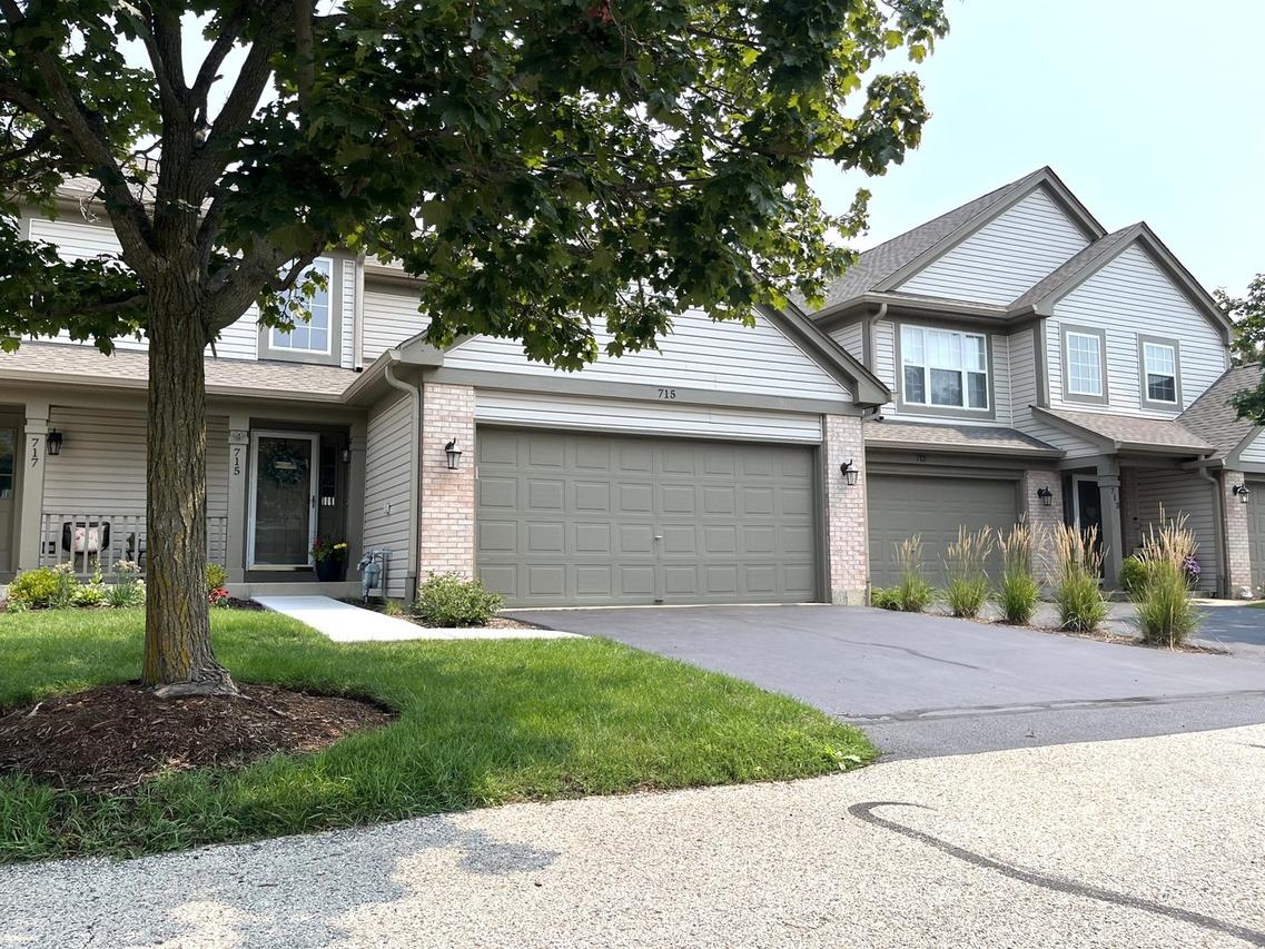 715 Sycamore Ct., Lindenhurst, IL 60046