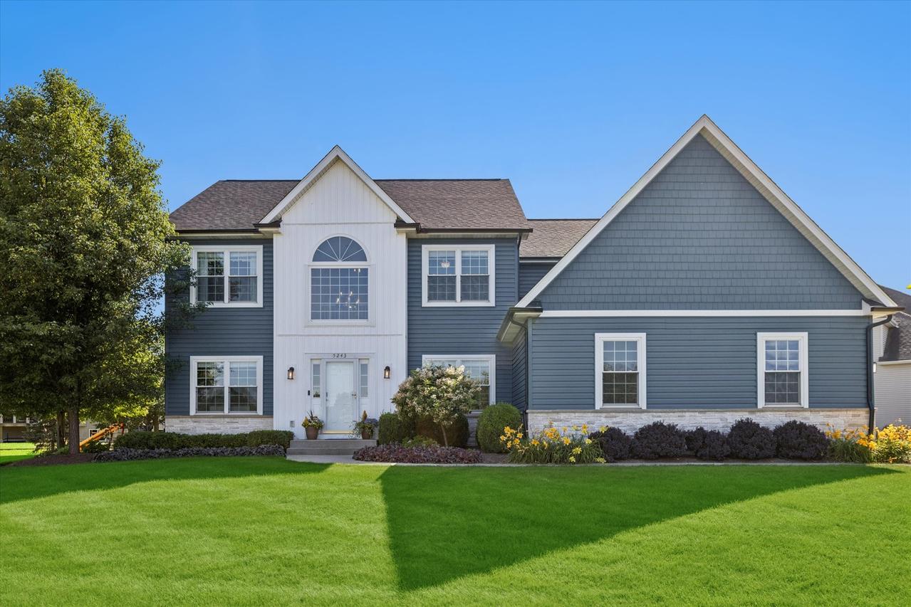 5243 Greenshire Cir., Lake In The Hills, IL 60156