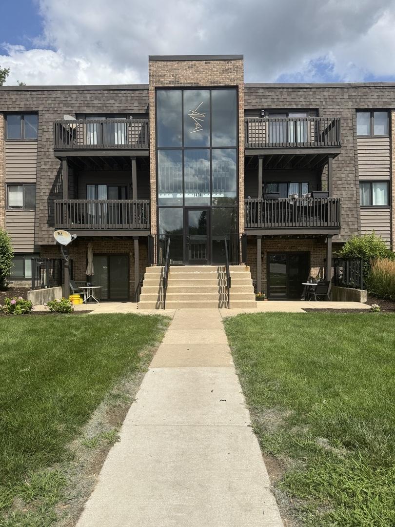 1424 Stonebridge Cir. #12, Wheaton, IL 60189