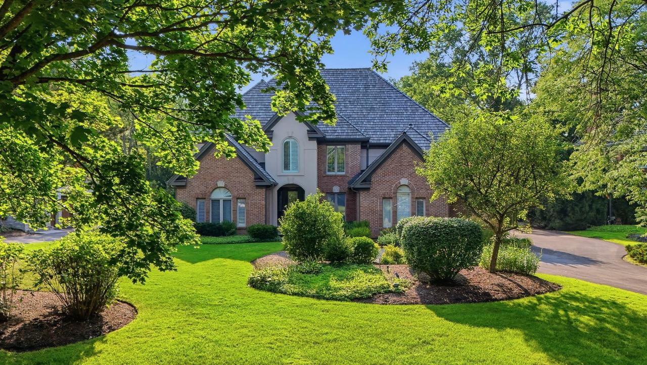 1070 Sir William Ln., Lake Forest, IL 60045