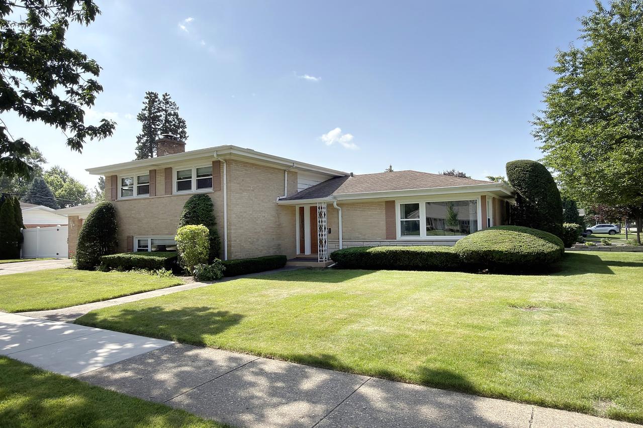 801 S See Gwun Ave., Mount Prospect, IL 60056