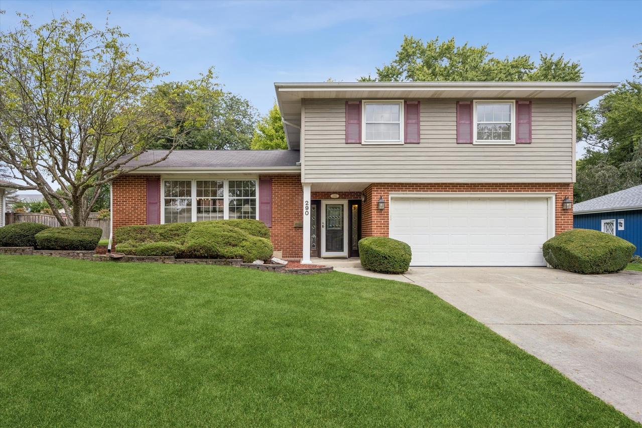 290 W Oak Glen Dr., Bartlett, IL 60103