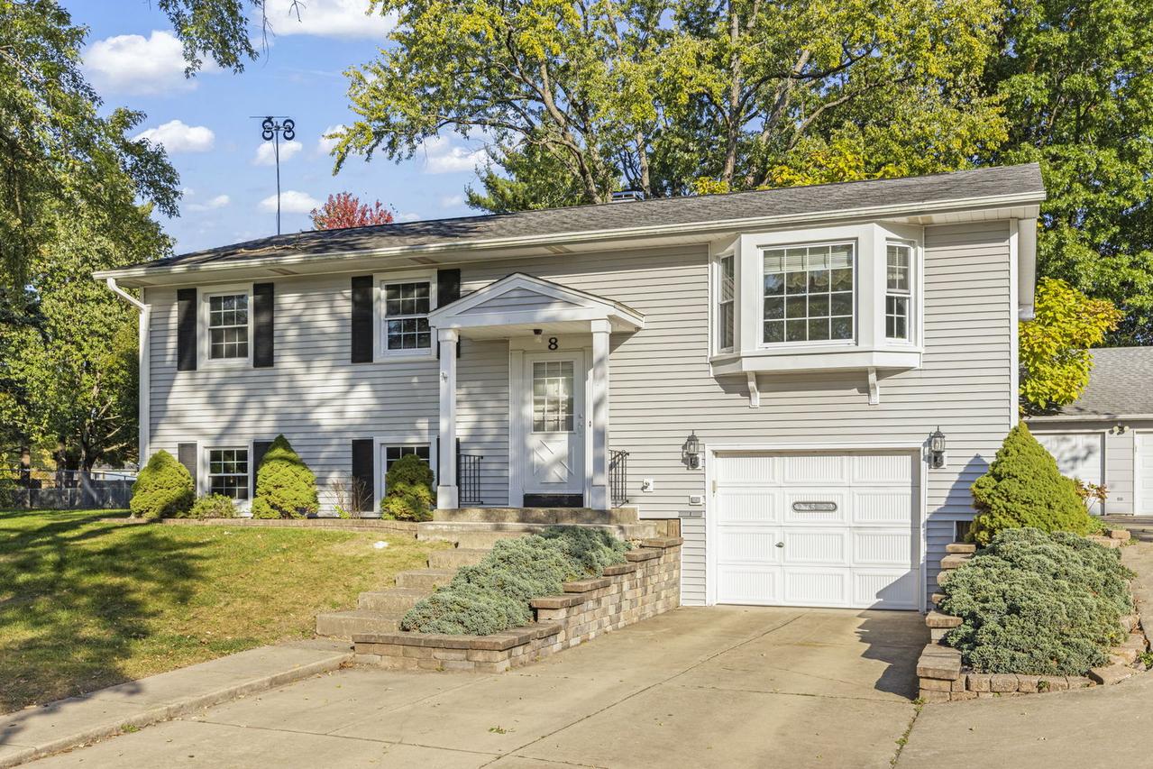 8 Westleigh Ct., Montgomery, IL 60538