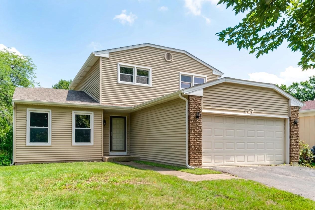 227 E Lakeside Dr., Vernon Hills, IL 60061