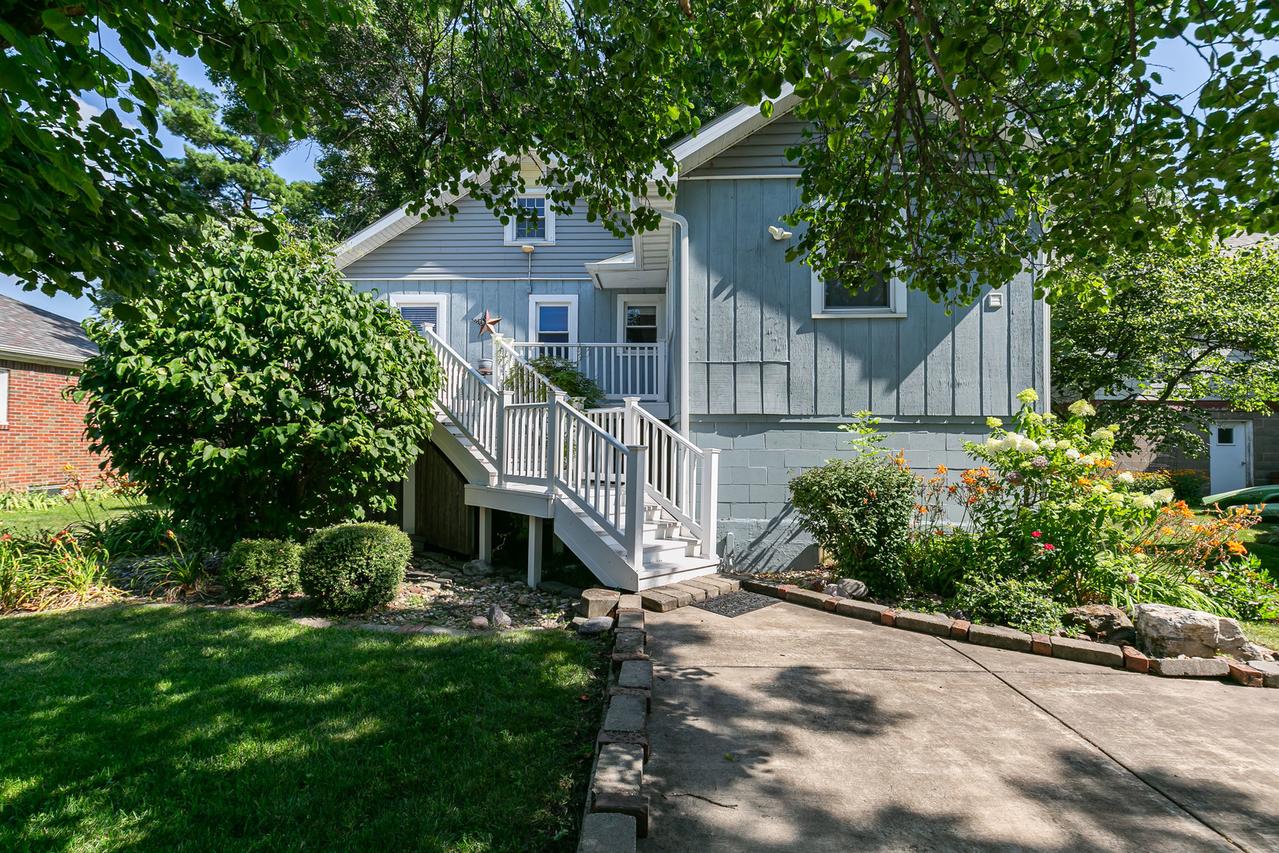 1703 S Shore Dr., Moline, IL 61265