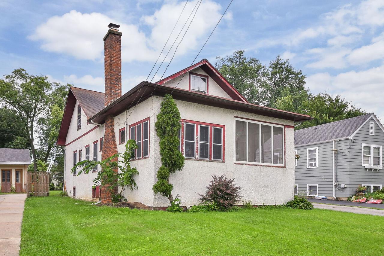 649 Hill Ave., Glen Ellyn, IL 60137