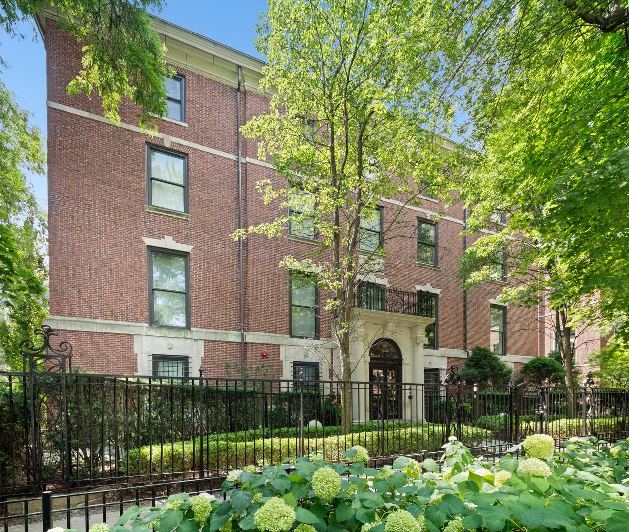 3030 N Lake Shore Dr. #202, Chicago, IL 60657