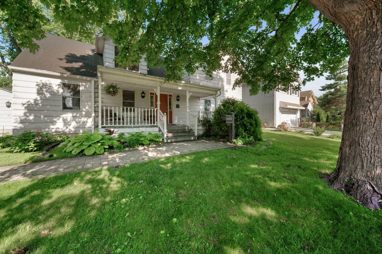 707 Glenshire Rd., Glenview, IL 60025