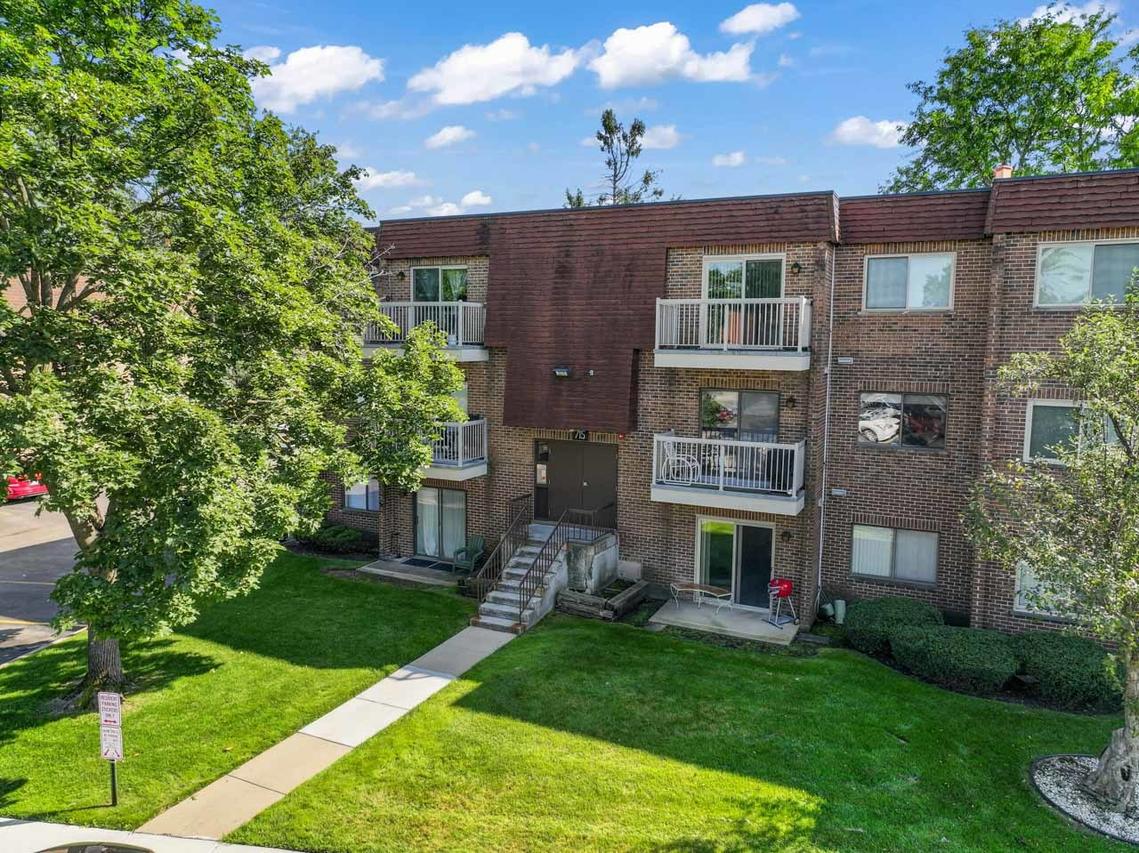 715 W Central Rd. #C1, Mount Prospect, IL 60056