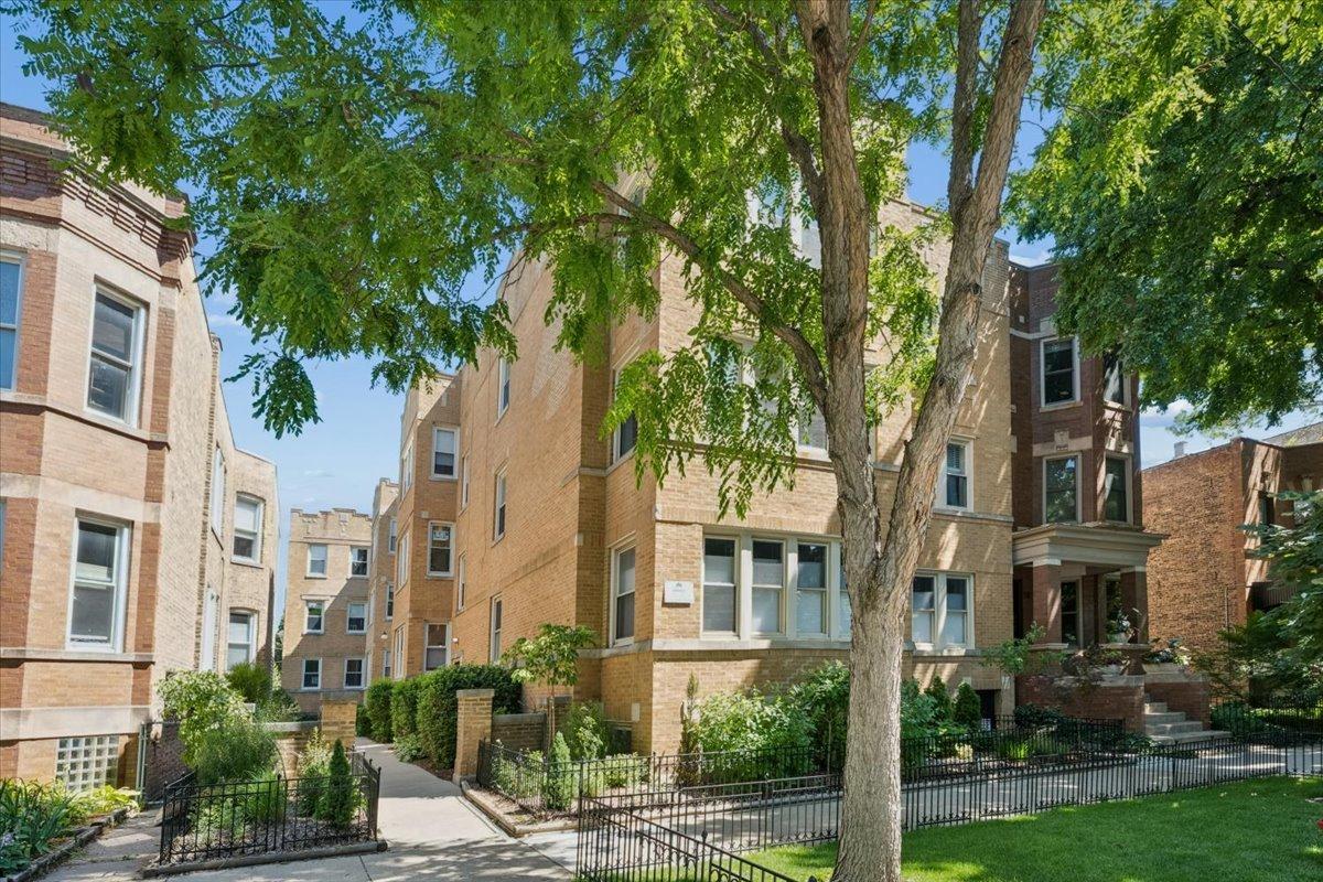 1930 W Addison St. #1S, Chicago, IL 60613