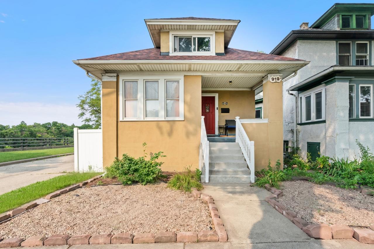 919 S Highland Ave., Oak Park, IL 60304