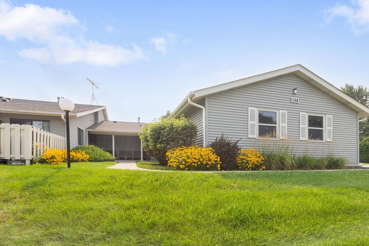 508 Waters Edge Dr. #D, Mchenry, IL 60050