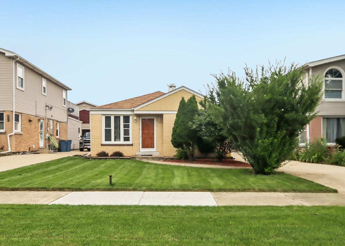 9226 Crescent Dr., Franklin Park, IL 60131