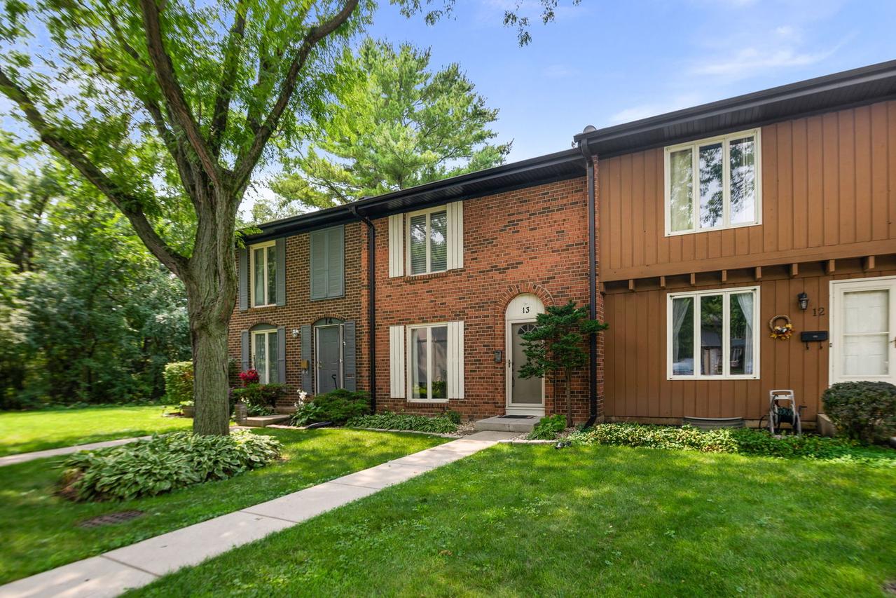 13 Dumbarton Oaks Pl., Elgin, IL 60123