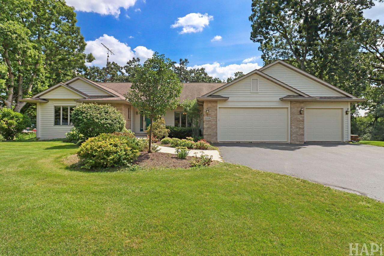 2215 N Elmkirk Park, Mchenry, IL 60051