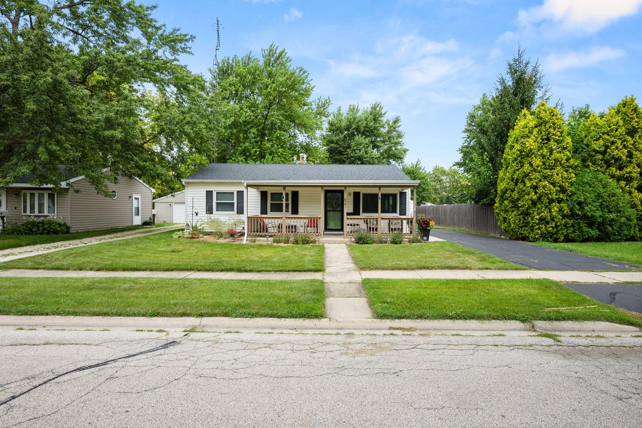 621 Fairlane Ave., Dekalb, IL 60115
