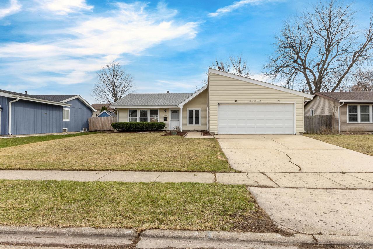 1295 Foxcroft Dr., Aurora, IL 60506