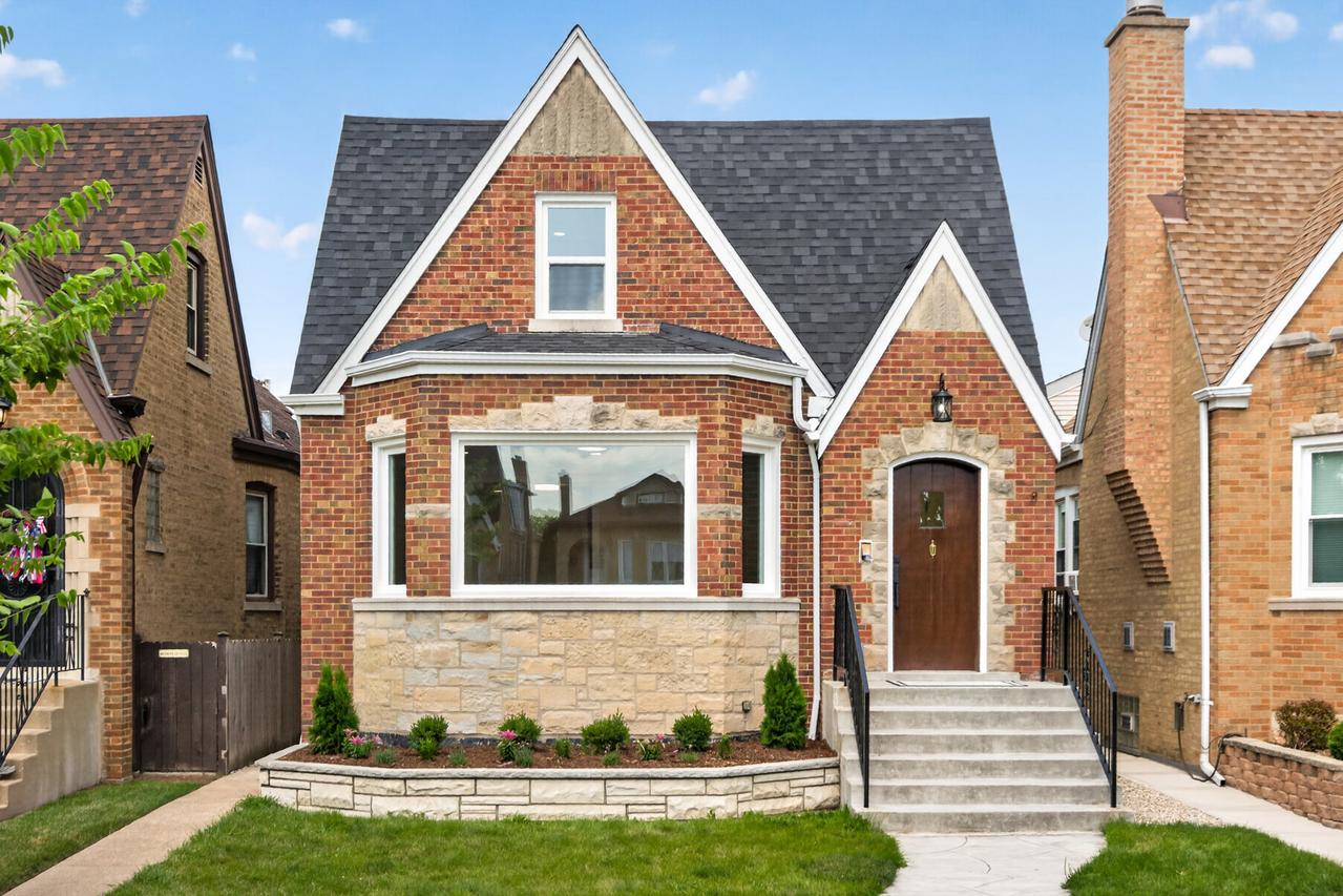 5852 W Newport Ave., Chicago, IL 60634