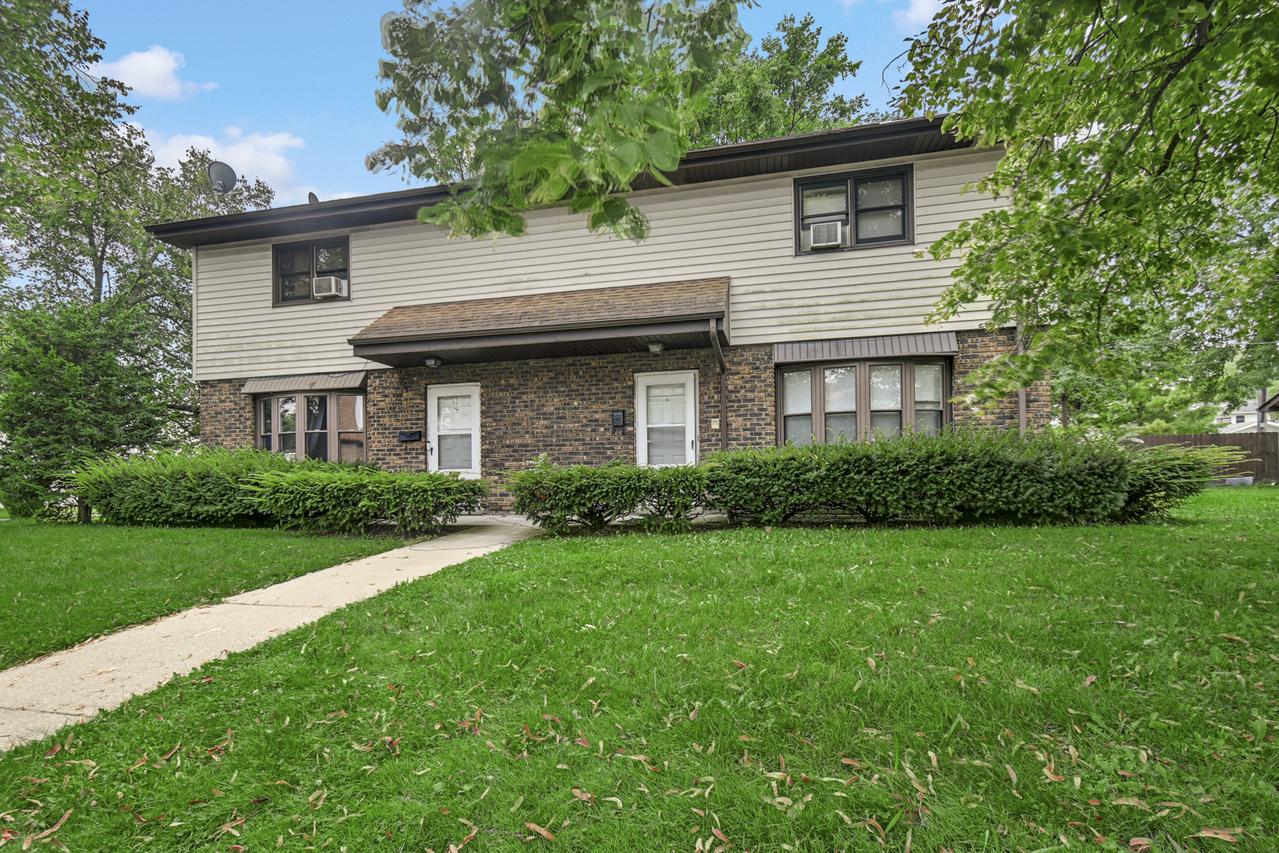 562-564 3rd St., Crete, IL 60417