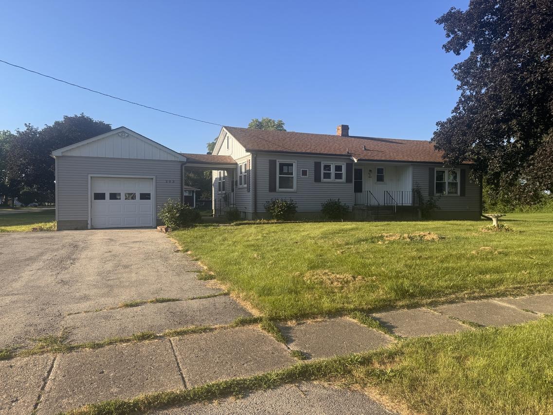 203 E 2nd St., Genoa, IL 60135