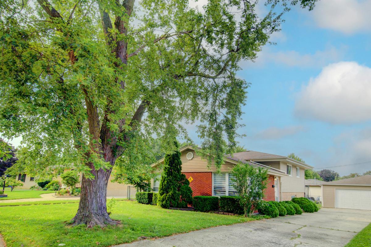 513 W Willow Glen St., Addison, IL 60101
