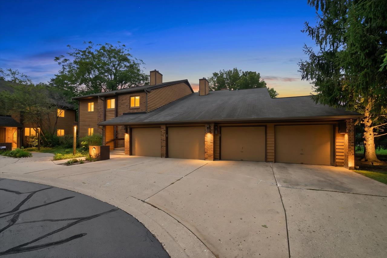 650 Waverly Dr. #D, Elgin, IL 60120