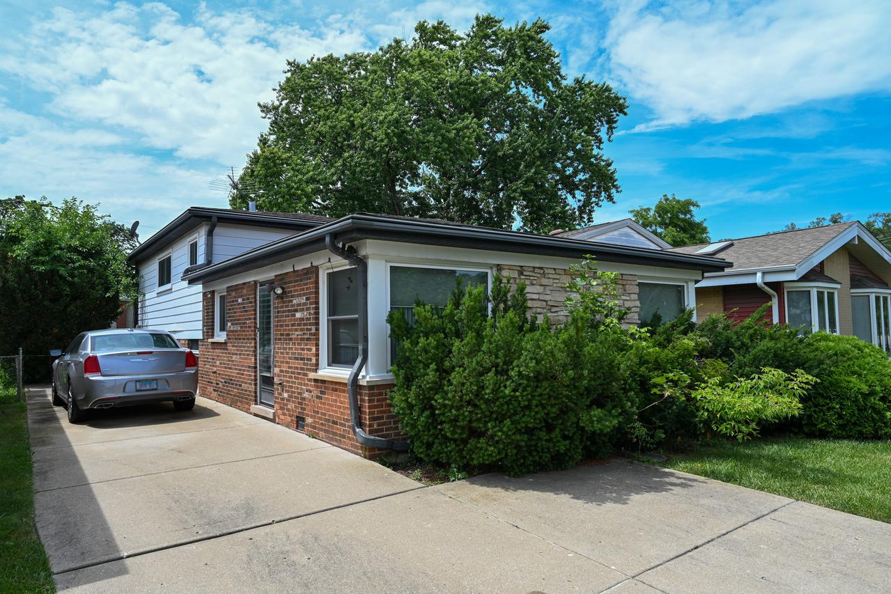 1322 S Arlington Heights Rd., Arlington Heights, IL 60005
