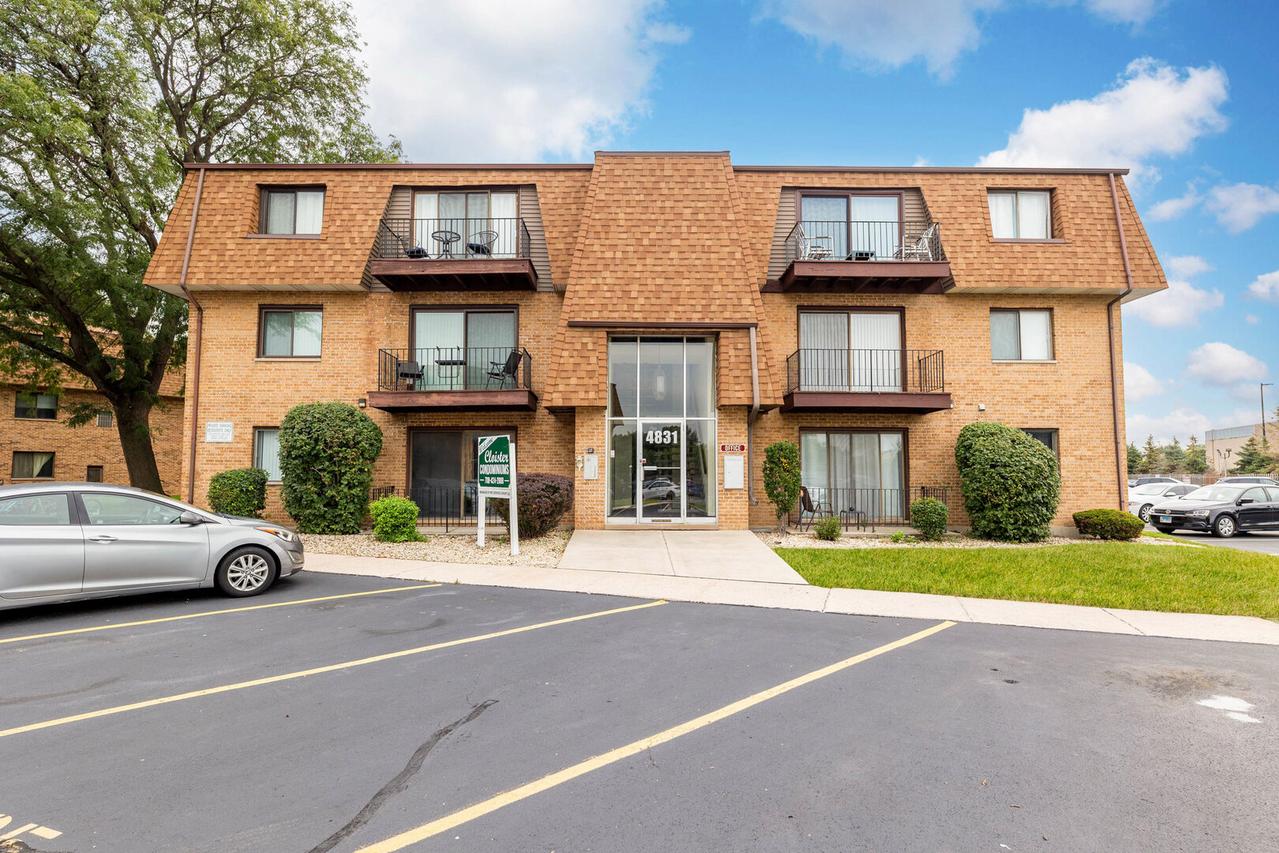 4831 W 109th St. #104, Oak Lawn, IL 60453