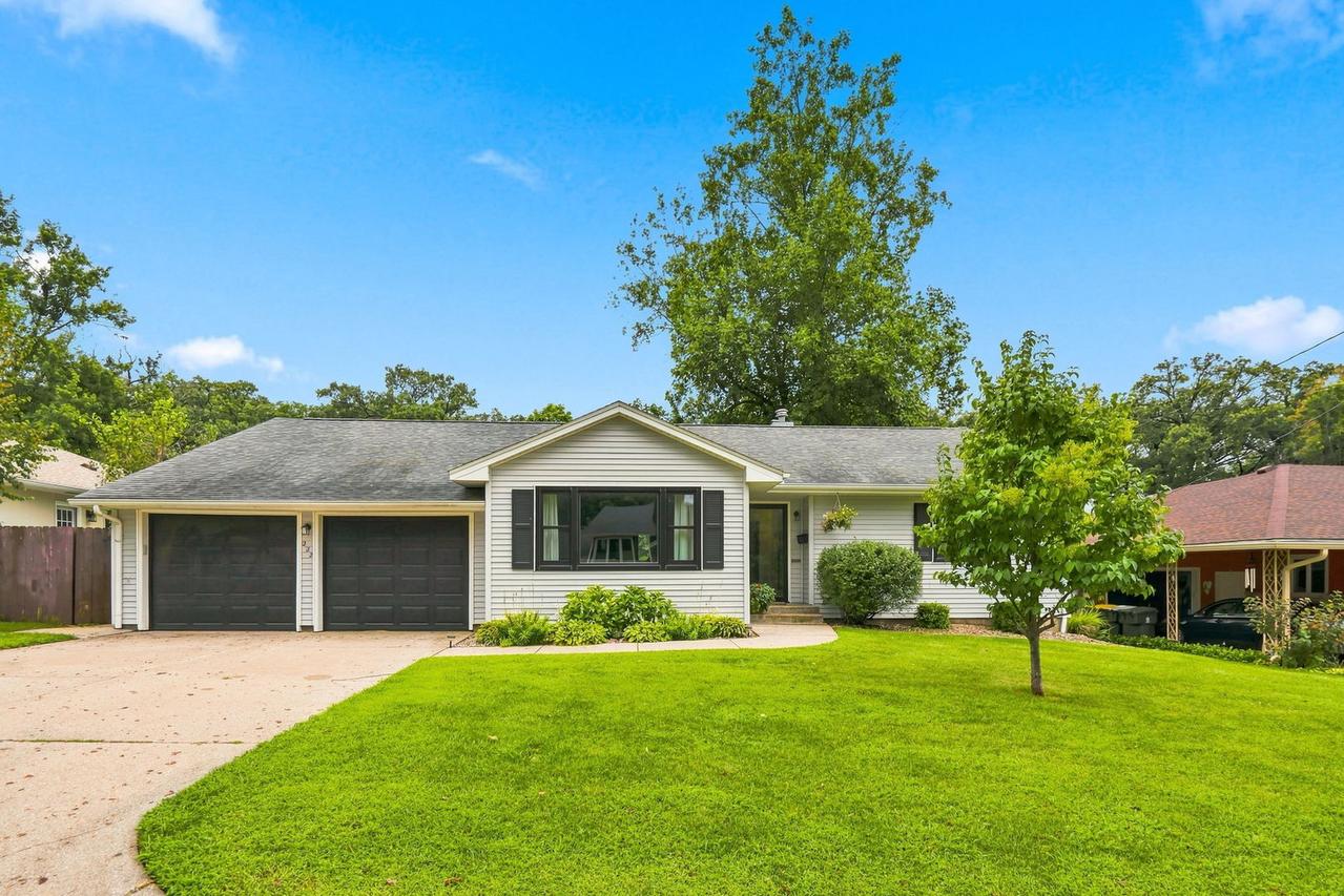 222 Hillcrest Dr., Geneseo, IL 61254