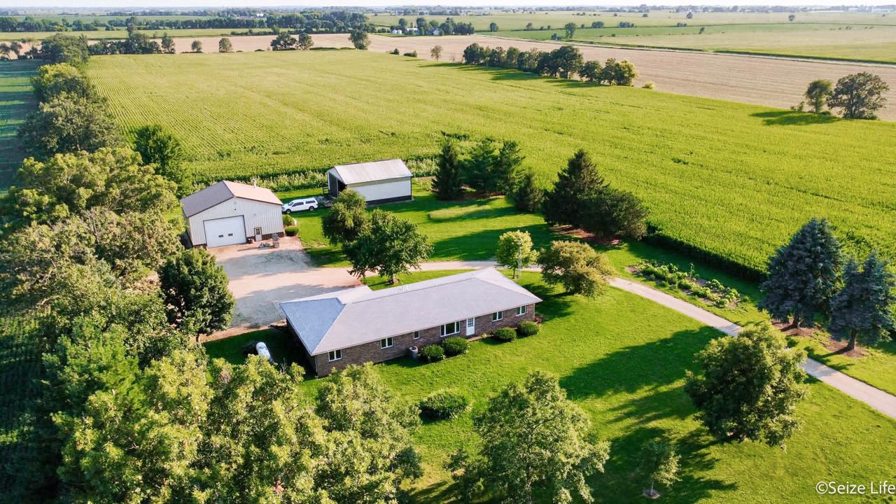 25811 Dunham Rd., Garden Prairie, IL 61038
