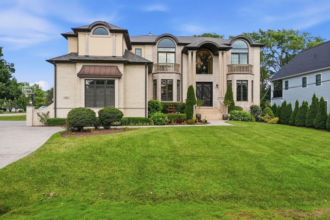 5605 S Monroe St., Hinsdale, IL 60521