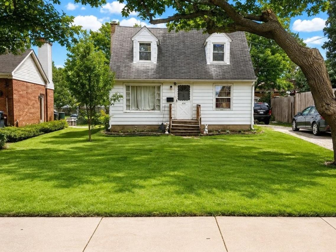 1636 Webster Ln., Des Plaines, IL 60018