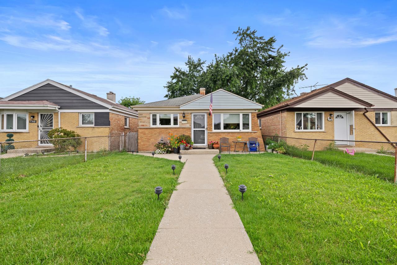 7736 Lotus Ave., Burbank, IL 60459